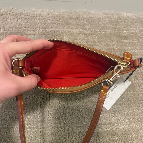 Dooney & Bourke Disney Parks Cream Retro Large Slim Wristlet NWT Disney World - Picture 4 of 5